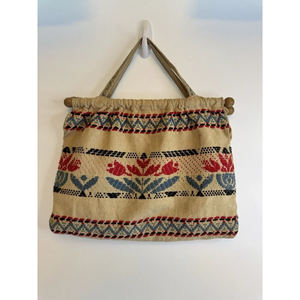 Vtge Tapestry handbag, floral patterns & wooden handles- Purse
